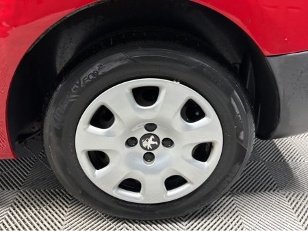 2018 Peugeot Partner - thumbnail 5