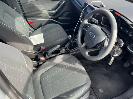 2018 Ford Fiesta - thumbnail 13