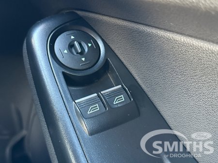 2015 Ford Fiesta - thumbnail 24