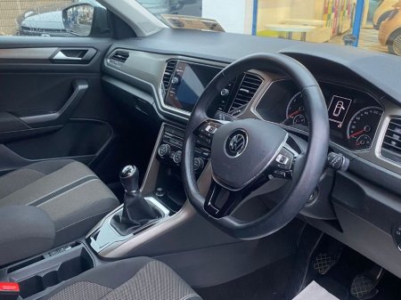 2021 Volkswagen T-Roc Design 1.0 TSI M6F 110HP 5DR €22,995 thumbnail