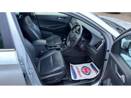 2017 Hyundai Tucson 1.7 PREMIUM BLD 116PS 5 5DR thumbnail