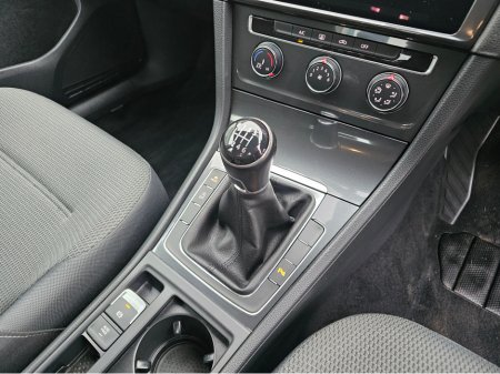 2017 Volkswagen Golf 2.0 TDI SE NAV BLUEMOTION 150PS 5DR €15,950 thumbnail