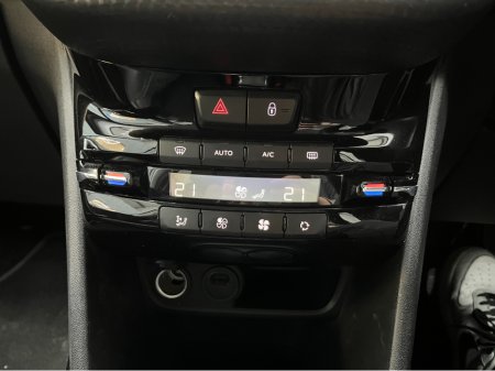 2019 Peugeot 2008 - thumbnail 18