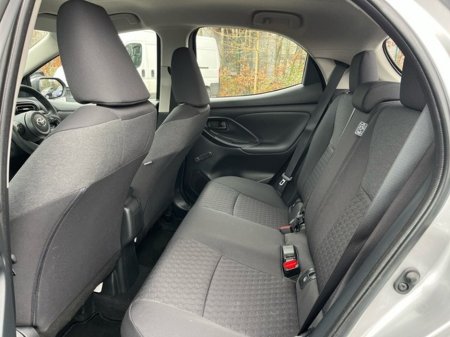 2023 Toyota Yaris 1.5 HYBRID LUNA AUTO €23,950 thumbnail