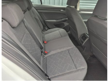 2023 Volkswagen Golf 2.0 TDI LIFE €26,995 thumbnail