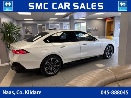 2025 BMW 5 Series - thumbnail 10