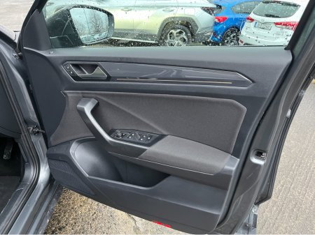 2020 Volkswagen T-Roc SPORT AUTOMATIC 1.5 PETROL //HIGH SPEC//PANORAMIC GLASS ROOF//SAT NAV//KEYLESS ENTRY// thumbnail