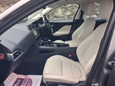 2017 Jaguar F-Pace 2.0 i4 D 180PS Prestige RWD €12,750 thumbnail