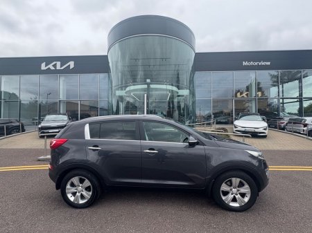 2013 Kia Sportage Platinum, Air Conditioning, Multi-Function Steering Wheel, USB Connection, Rear Parking Sensors, Bluetooth, Alloy Wheels, panoramic roof €8,900