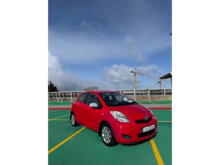 2010 Toyota Yaris - thumbnail 1