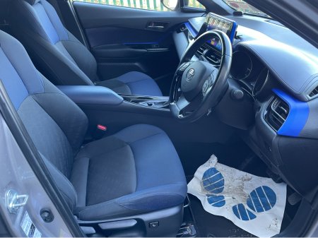 2017 Toyota C-HR - thumbnail 10