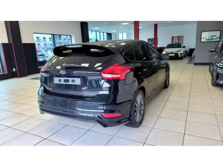 2017 Ford Focus - thumbnail 25