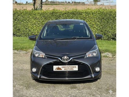 2015 Toyota Yaris - thumbnail 2