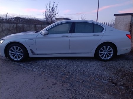 2017 BMW 7 Series 2017 BMW 740E iPERFORMANCE 2.0 AUTOMATIC / LOW MILEAGE.SERIVCE HISTORY/CRUISE CONTROL / 360° PARKING CAMERA / ELECTRIC MEMORY, HEATED & MASSAGING SEATS / SUNROOF thumbnail