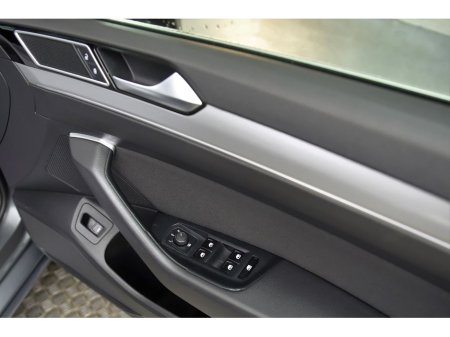 2016 Volkswagen Passat 1.6 TDI COMFORTLINE 120BHP M6F 6SPD €13,890 thumbnail