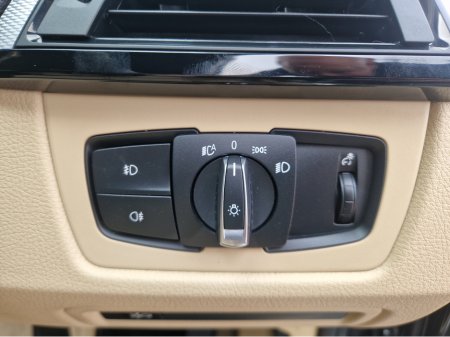 2013 BMW 3 Series - thumbnail 30