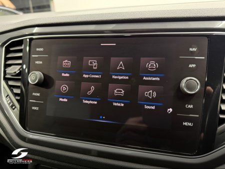 2022 Volkswagen T-Roc R-LINE 1.5 TSI D7F 150HP 5DR A €28,995 thumbnail