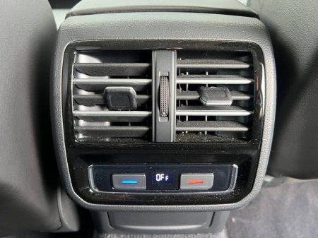 2018 Volkswagen Passat VARIANT HIGHLINE 2.0 TDI * HUGE SPEC * // LEATHER INTERIOR // 360 PARKING CAMERA // APPLE CARPLAY/ANDROID AUTO €22,950 thumbnail