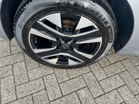 2025 Peugeot 208  €26,950