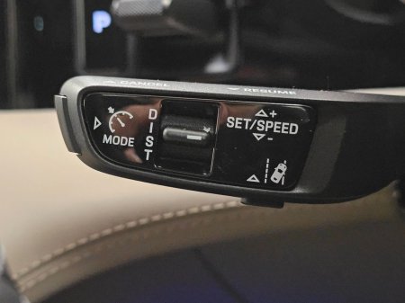 2025 Porsche Taycan - thumbnail 17