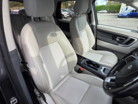 2017 Land Rover Discovery Sport - thumbnail 4