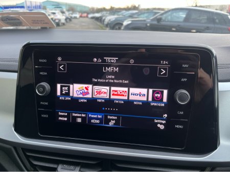 2023 Volkswagen T-Roc LIFE 2.0 TDI DIESEL €26,950 thumbnail