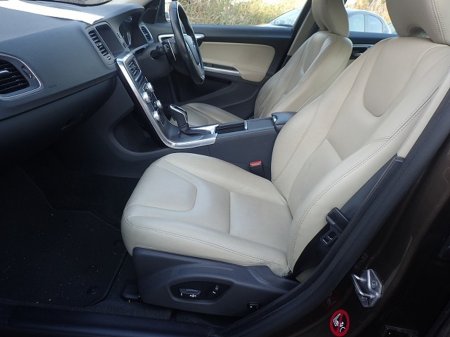 2016 Volvo V60 - thumbnail 4