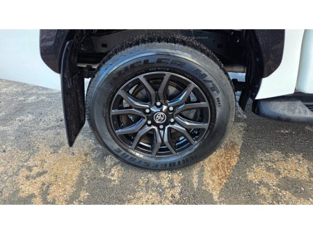 2022 Toyota Hilux - thumbnail 8