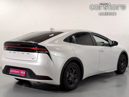 2024 Toyota Prius - thumbnail 3