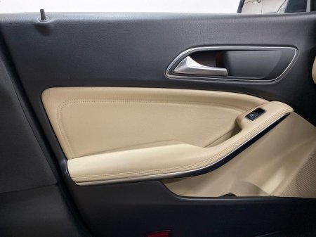 2019 Mercedes-Benz CLA Class - thumbnail 13