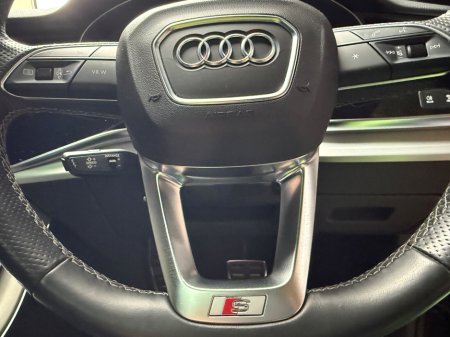 2021 Audi Q8 3.0TFSI e 55 S Line €69,900 thumbnail