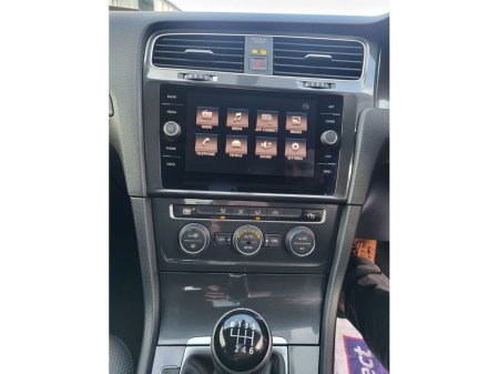 2017 Volkswagen Golf Comfortline 1.0tsi M6F 110HP 5 €15,990 thumbnail