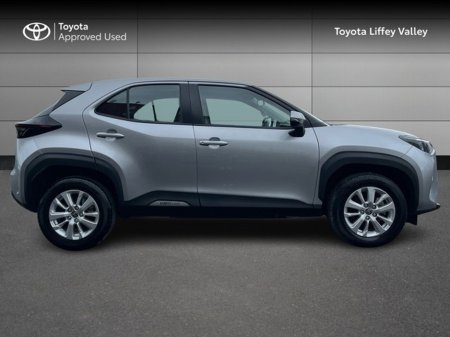 2023 Toyota Yaris Cross - thumbnail 3