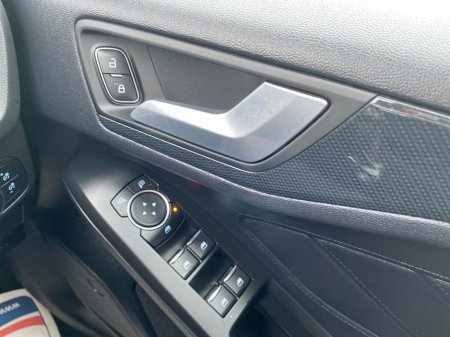 2019 Ford Focus - thumbnail 14