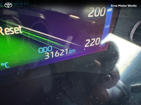 2024 Toyota Yaris Cross YARIS CROSS LUNA SPORT €30,950 thumbnail