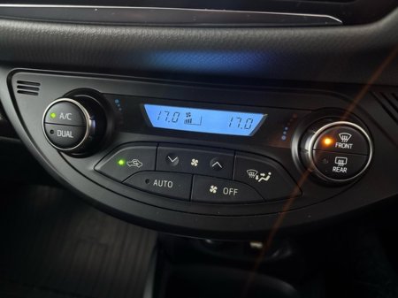 2015 Toyota Yaris - thumbnail 14