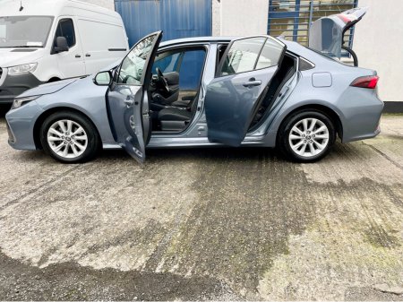 2024 Toyota Corolla LUNA SALOON 4DR AUTO 1.8 PETROL/ELECTRIC SELF CHARGING HYBRID €27,950 thumbnail