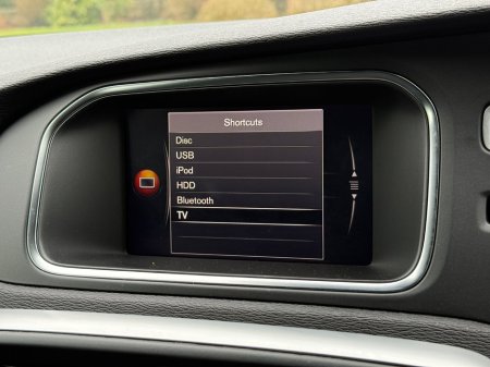 2018 Volvo V40 D2 (120hp) Momentum Edition Geartronic thumbnail