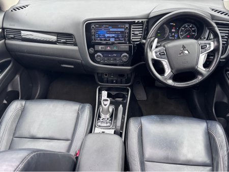 2016 Mitsubishi Outlander 2.0 G PHEV 200BHP 5DR // HIGH SPEC €13,695