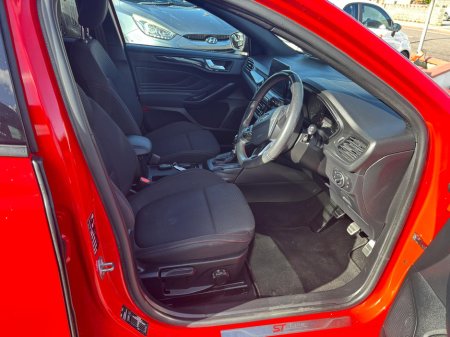 2019 Ford Focus - thumbnail 10