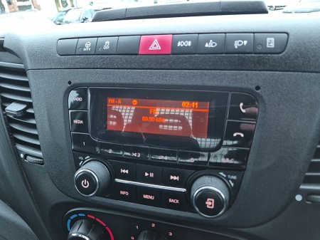 2021 Iveco Daily T35-140  Tipper with 3 seats in front and flashing beacon lights, only 39,000 miles. thumbnail