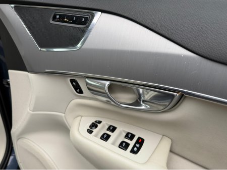 2020 Volvo XC90 MOMENTUM PRO D5 AWD AUTO *PANORAMIC SUNROOF* €35,900 thumbnail