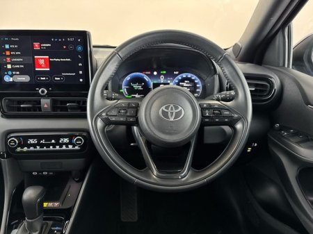 2024 Toyota Yaris PLATINUM Sunroof €28,950 thumbnail