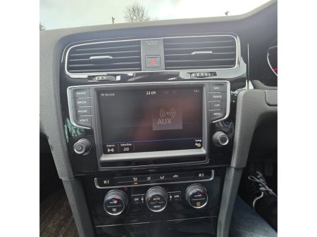 2017 Volkswagen Golf 1.4 TSI 3DR 150HP Highline €15,950 thumbnail