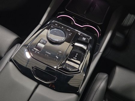 2025 BMW 5 Series - thumbnail 10