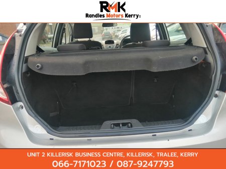 2013 Ford Fiesta - thumbnail 9