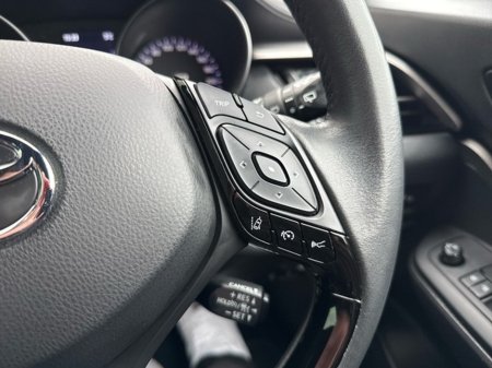 2021 Toyota C-HR HYBRID LUNA // REAR CAMERA // BLUETOOTH // AIR CON // TOYOTA SAFETY SENSE // €180 ROAD TAX // FULL WARRANTY €23,945 thumbnail