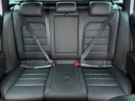 2017 Volkswagen Golf R VARIANT 4MOTION 2.0 TSI // APPLE CARPLAY/ANDROID AUTO // 18" CADIZ ALLOYS // LEATHER SPORT SEATS €26,900 thumbnail