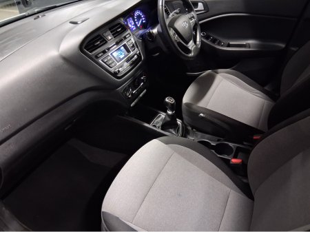 2016 Hyundai i20 DELUXE - LOW KLMS €10,995 thumbnail