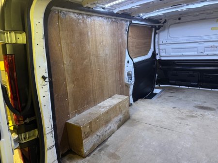 2020 Nissan NV300 - thumbnail 25